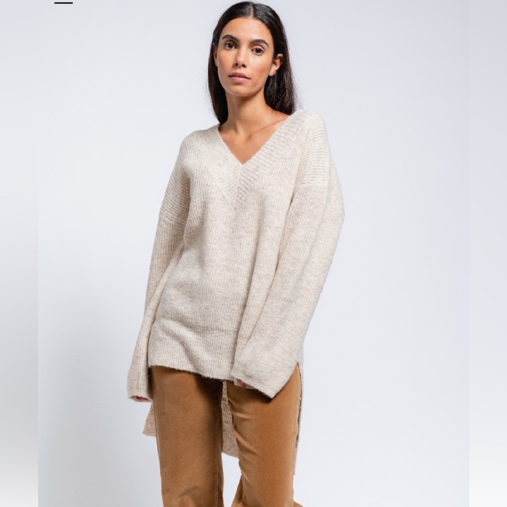 SMF Sweater with v neck